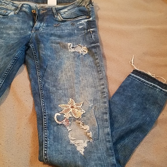 Custom distressed H&M skinny jeans with decals - Picture 2 of 8